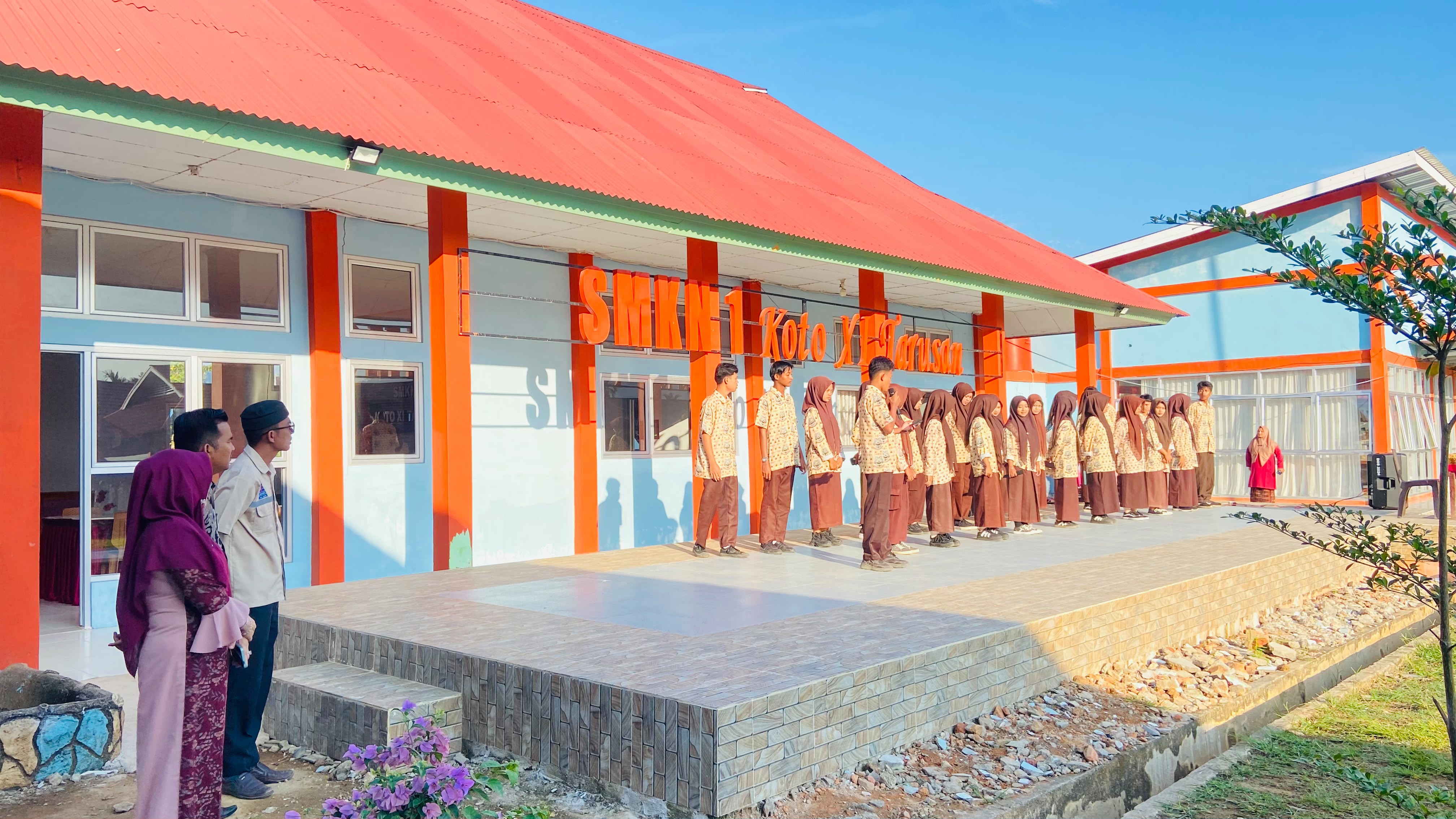 Perkuat Karakter Religius, OSIS dan Rohis SMKN 1 Koto XI Tarusan Pimpin Pelaksanaan Kultum Jumat Pagi